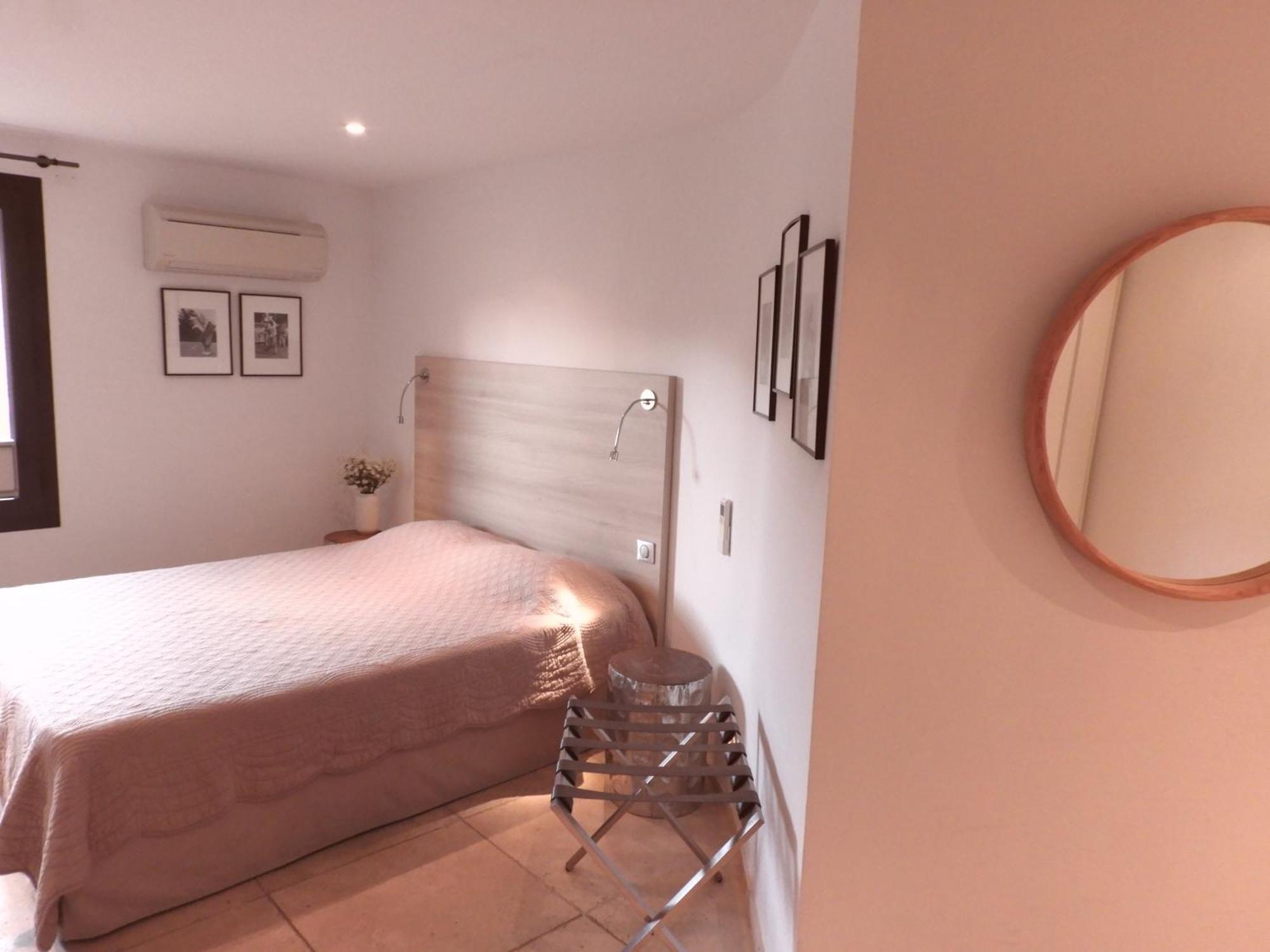Chambres Du Vieux Bistrot Cabrieres-d'Avignon Екстер'єр фото