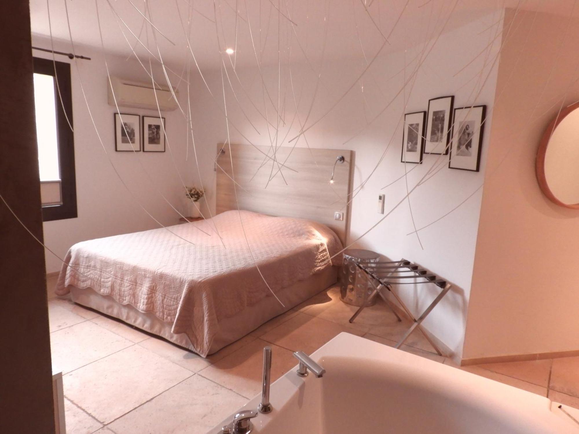 Chambres Du Vieux Bistrot Cabrieres-d'Avignon Екстер'єр фото