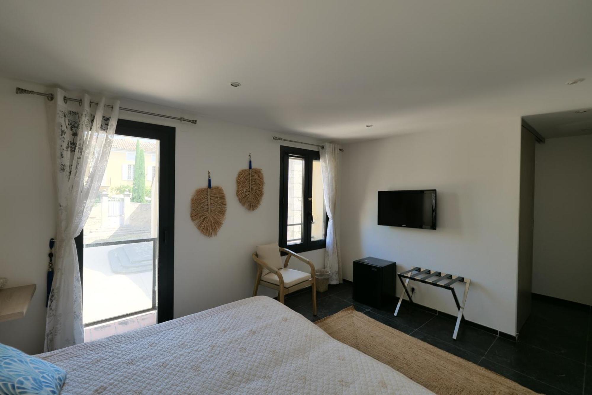 Chambres Du Vieux Bistrot Cabrieres-d'Avignon Екстер'єр фото