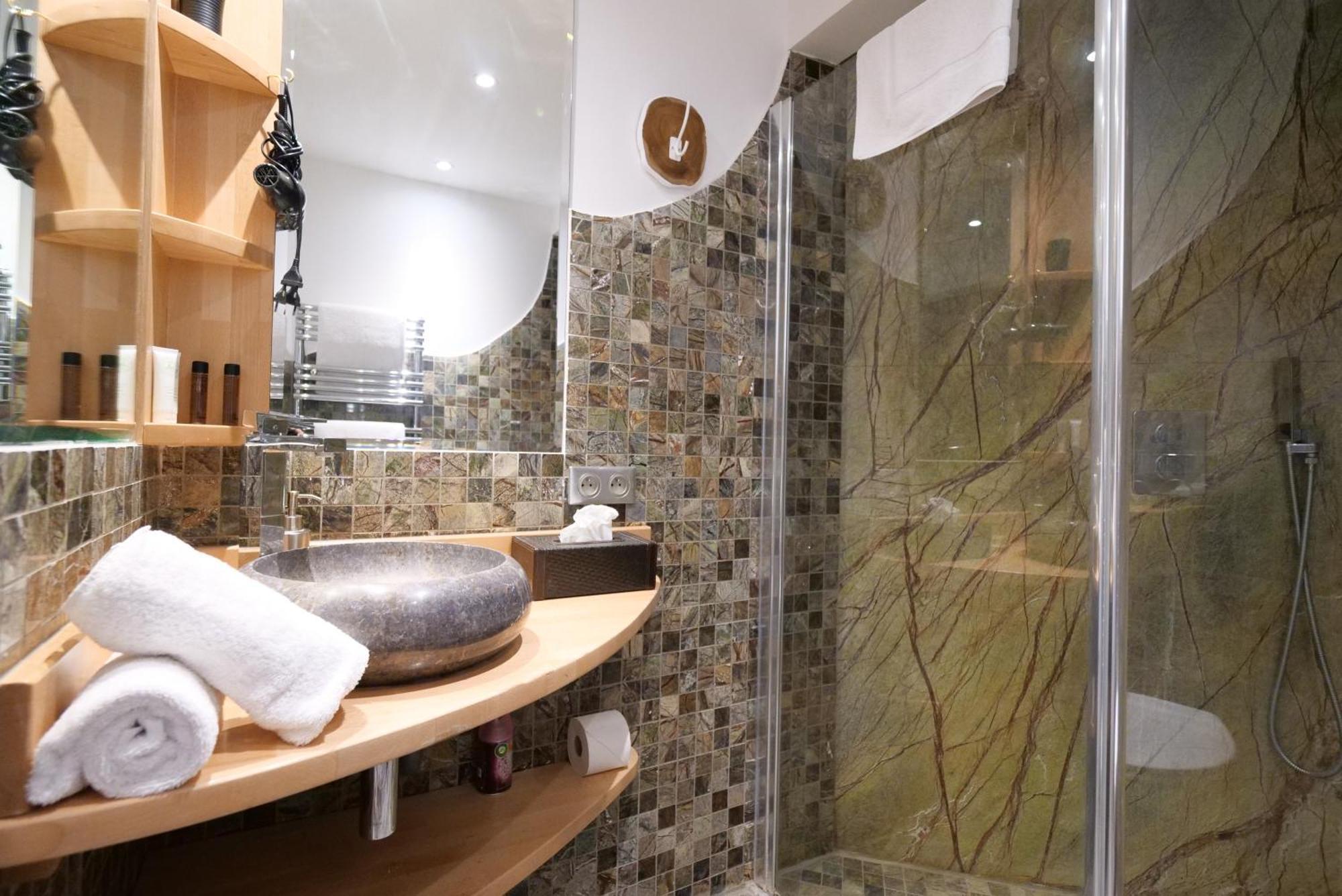 Chambres Du Vieux Bistrot Cabrieres-d'Avignon Екстер'єр фото