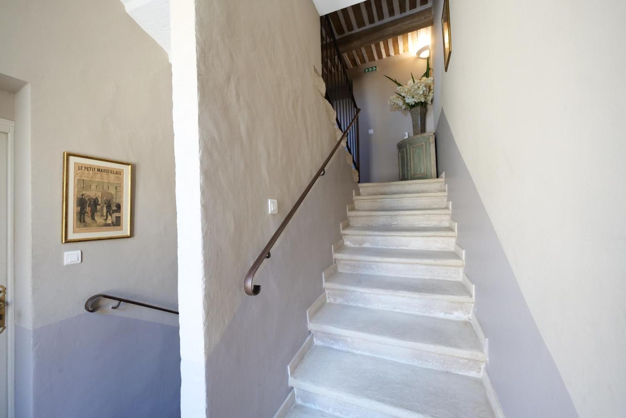 Chambres Du Vieux Bistrot Cabrieres-d'Avignon Екстер'єр фото