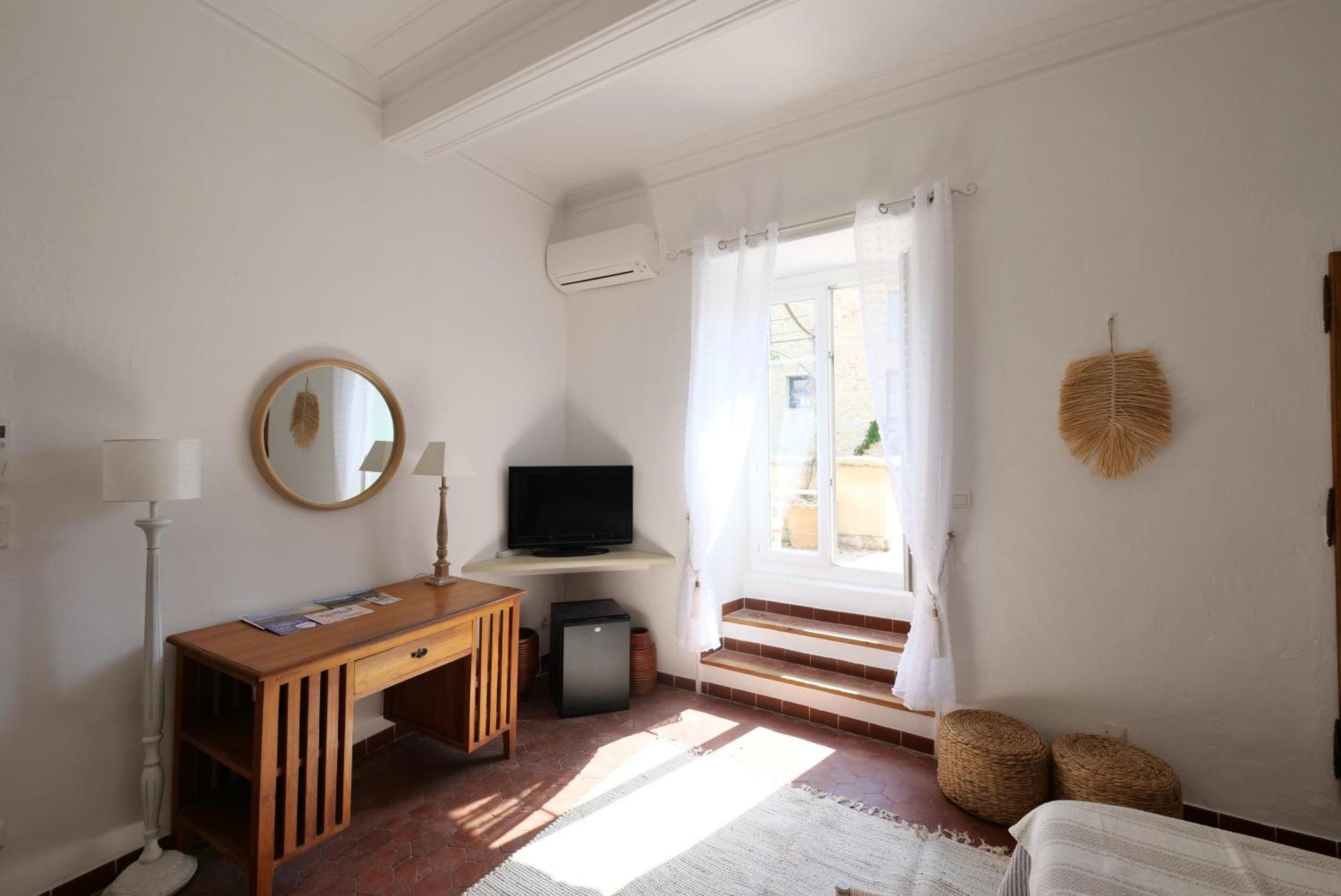 Chambres Du Vieux Bistrot Cabrieres-d'Avignon Екстер'єр фото