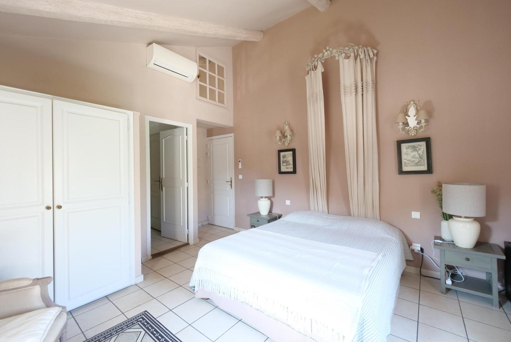 Chambres Du Vieux Bistrot Cabrieres-d'Avignon Екстер'єр фото