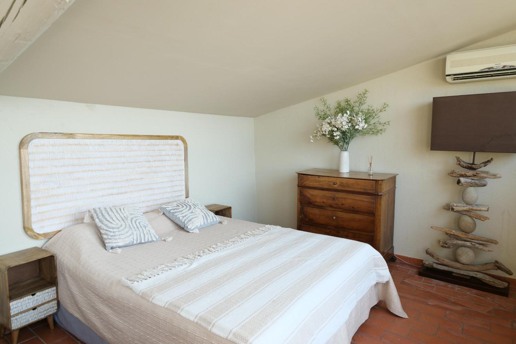 Chambres Du Vieux Bistrot Cabrieres-d'Avignon Екстер'єр фото