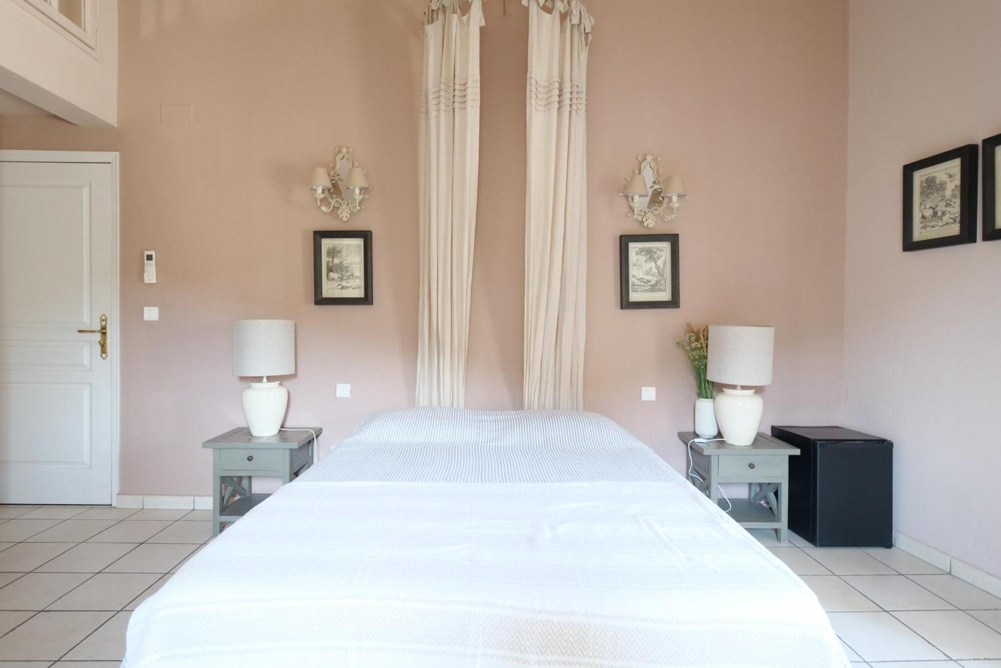 Chambres Du Vieux Bistrot Cabrieres-d'Avignon Екстер'єр фото