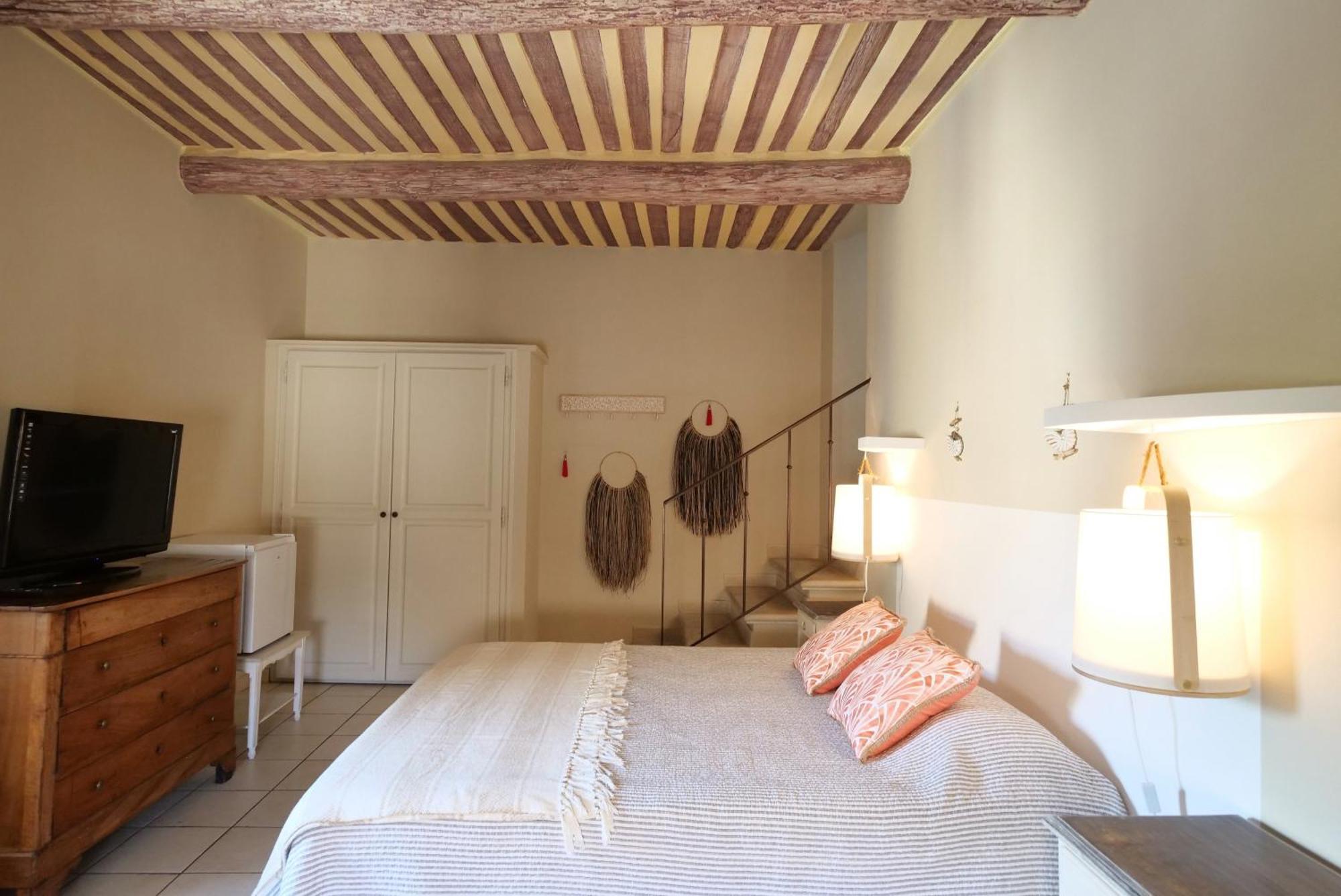 Chambres Du Vieux Bistrot Cabrieres-d'Avignon Екстер'єр фото