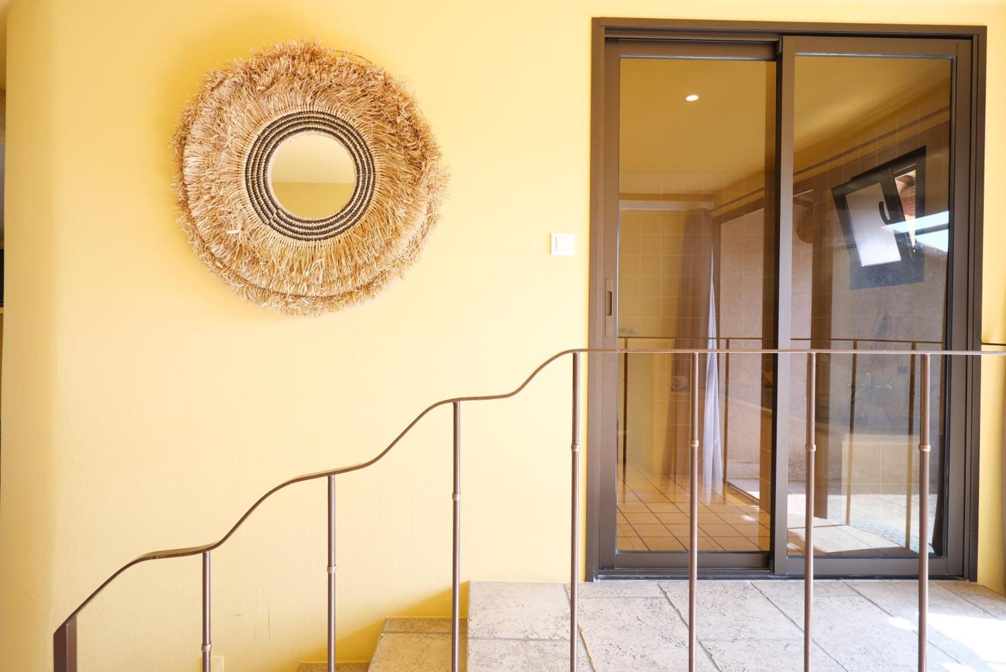 Chambres Du Vieux Bistrot Cabrieres-d'Avignon Екстер'єр фото