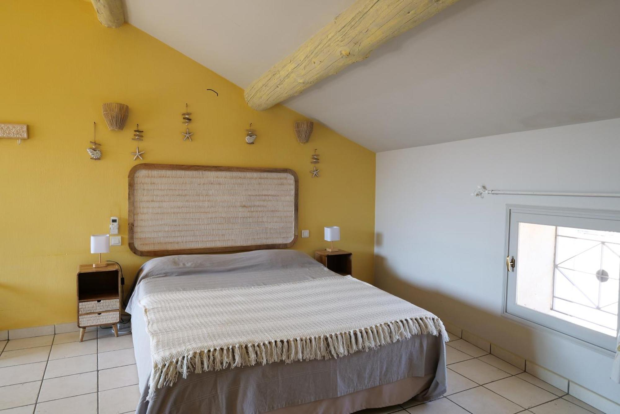 Chambres Du Vieux Bistrot Cabrieres-d'Avignon Екстер'єр фото