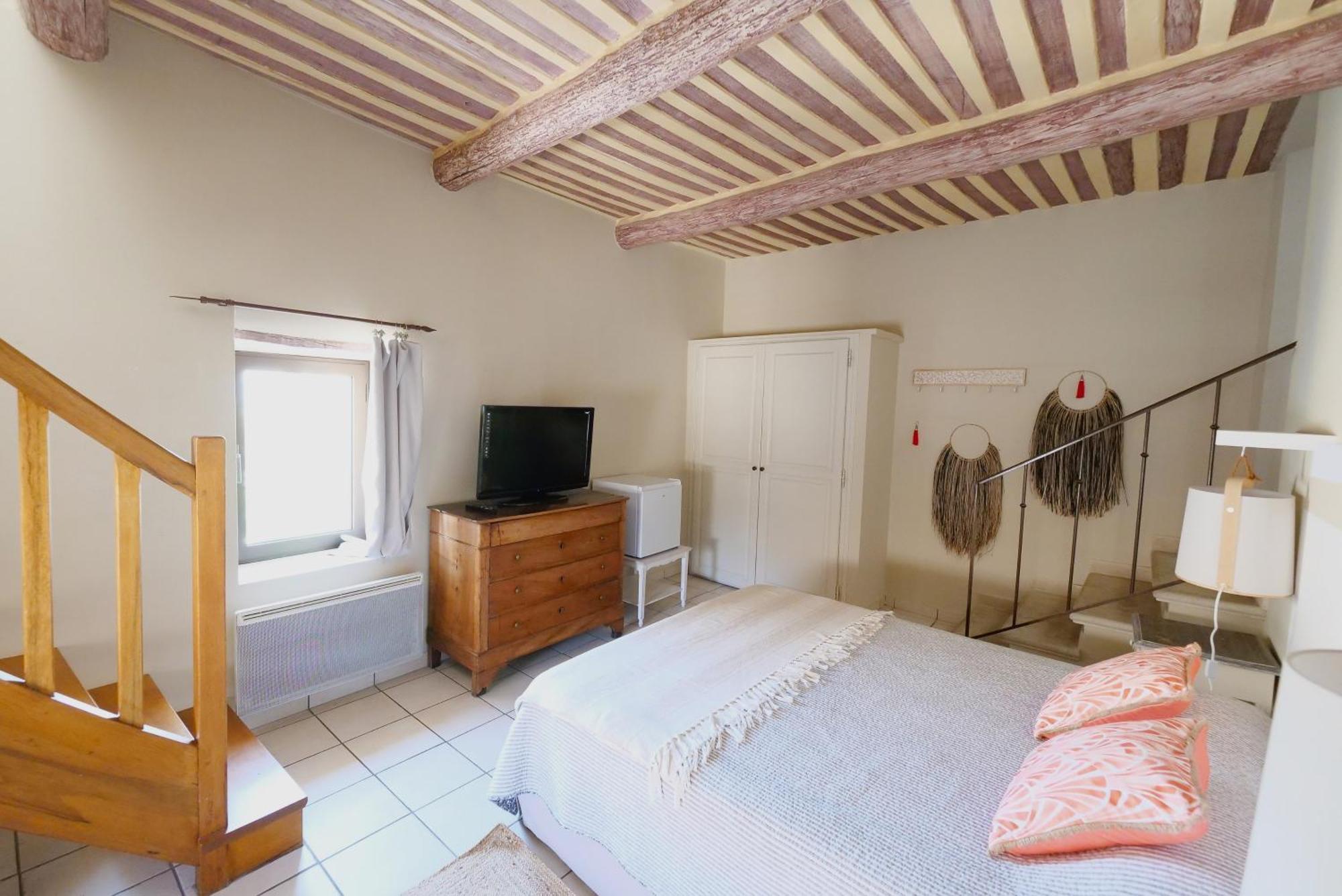 Chambres Du Vieux Bistrot Cabrieres-d'Avignon Екстер'єр фото