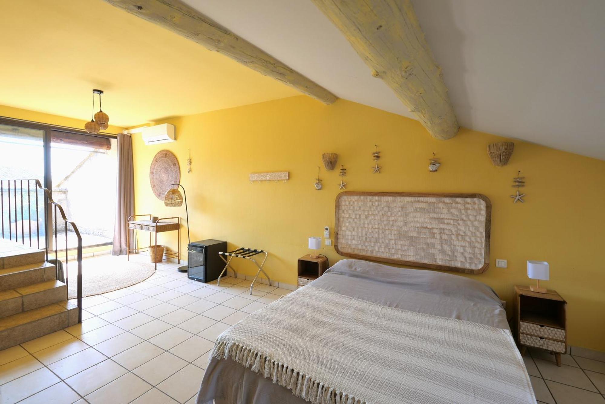 Chambres Du Vieux Bistrot Cabrieres-d'Avignon Екстер'єр фото